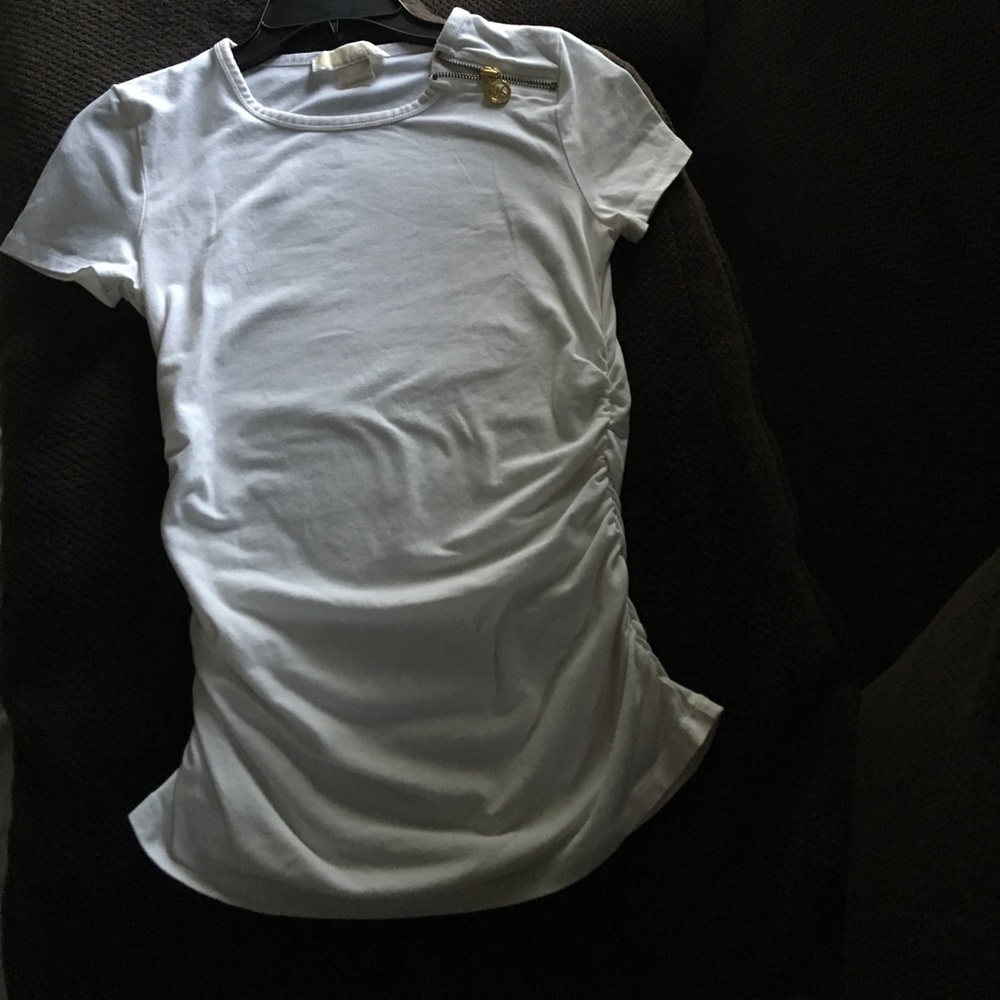Michael Kors white T with gold zipper on shoulder