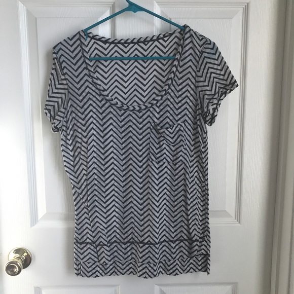 Lululemon Perfect Layer Tee in Chevron Sz 6 - Picture 4 of 7