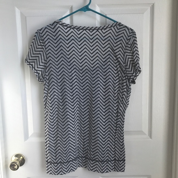 Lululemon Perfect Layer Tee in Chevron Sz 6 - Picture 5 of 7