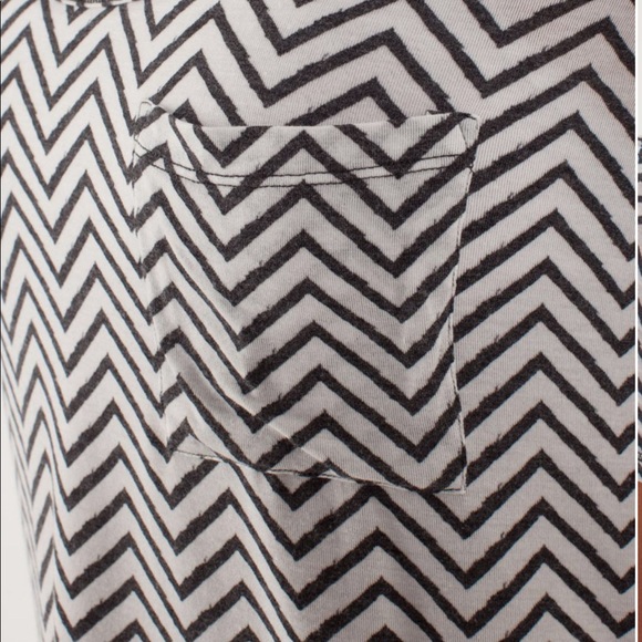 Lululemon Perfect Layer Tee in Chevron Sz 6 - Picture 6 of 7