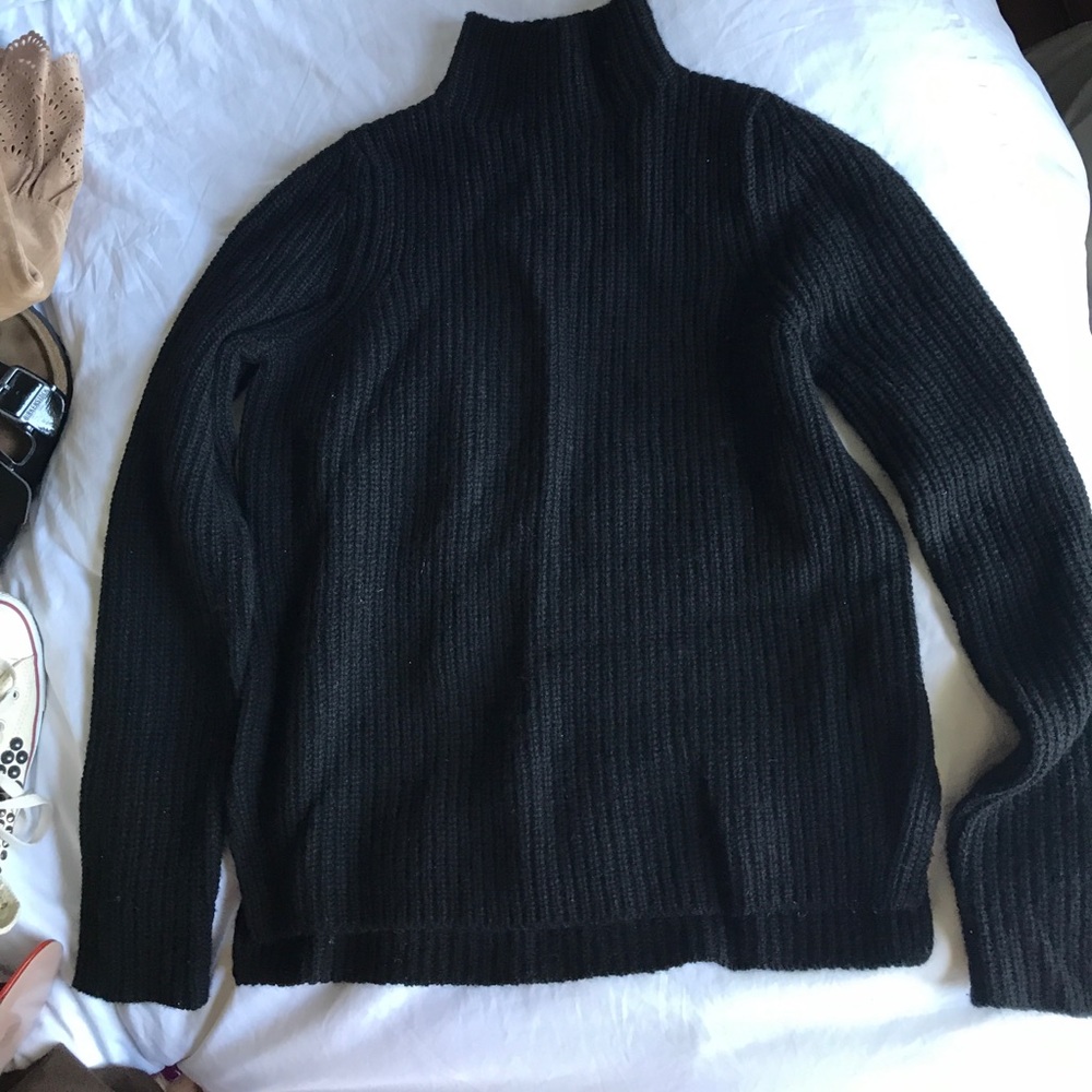 Vince, never worn, M black mock neck sweater