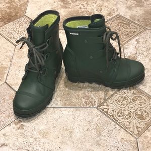 Sorel Joan Wedge Rain Boot Army Green (Nori/Zest)