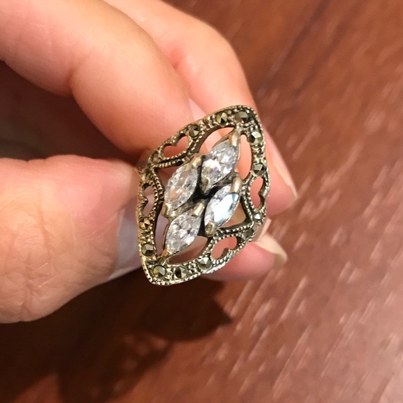 Jewelry - Sterling Silver Vintage Look CZ ring