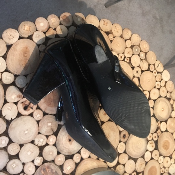 Mini booties - Picture 2 of 2