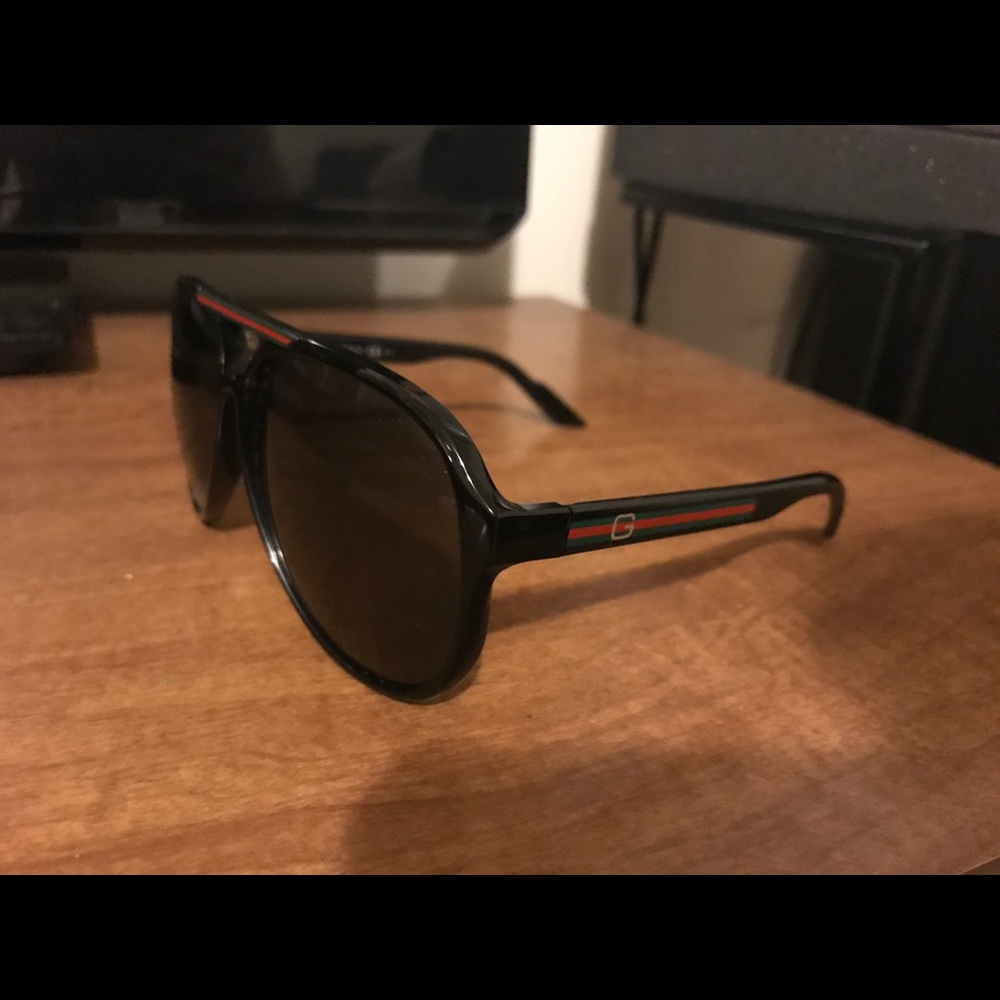 Black Gucci Sun Glasses