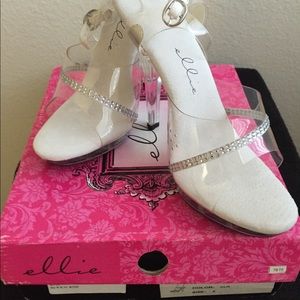 NIB Ellie "M-Jewel Clear 5" Stilettos Size 6M