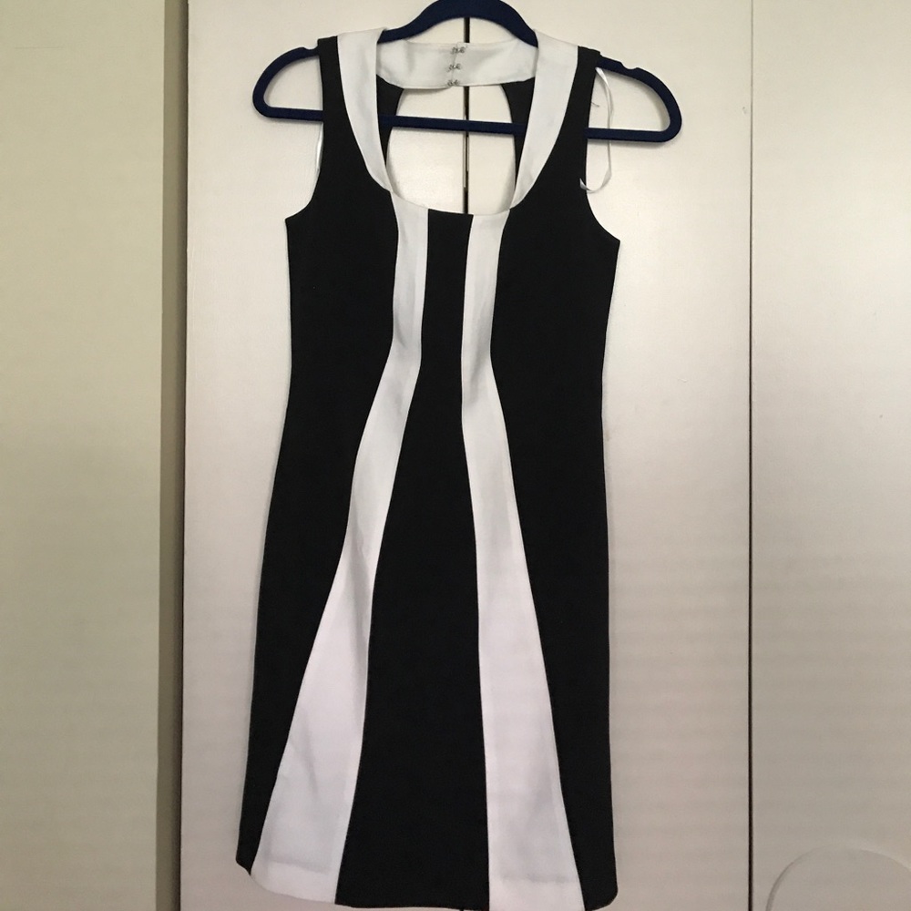 [Tinley Road] NWOT Black & White Semi Formal Dress