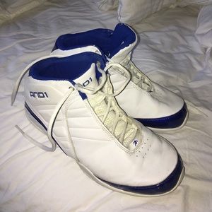 Basketball shoes