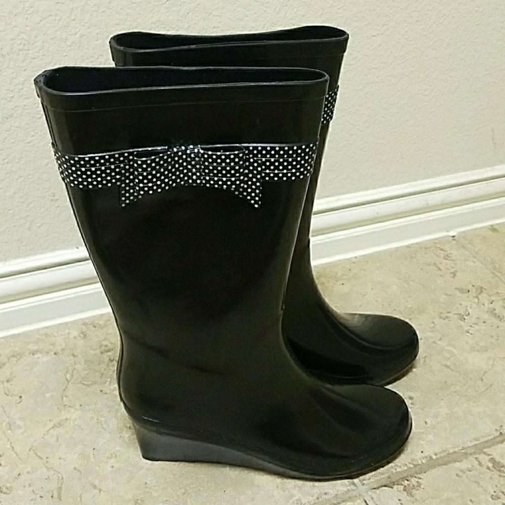 LAST CALL!! Brand New Black Ribbon Rainboots!