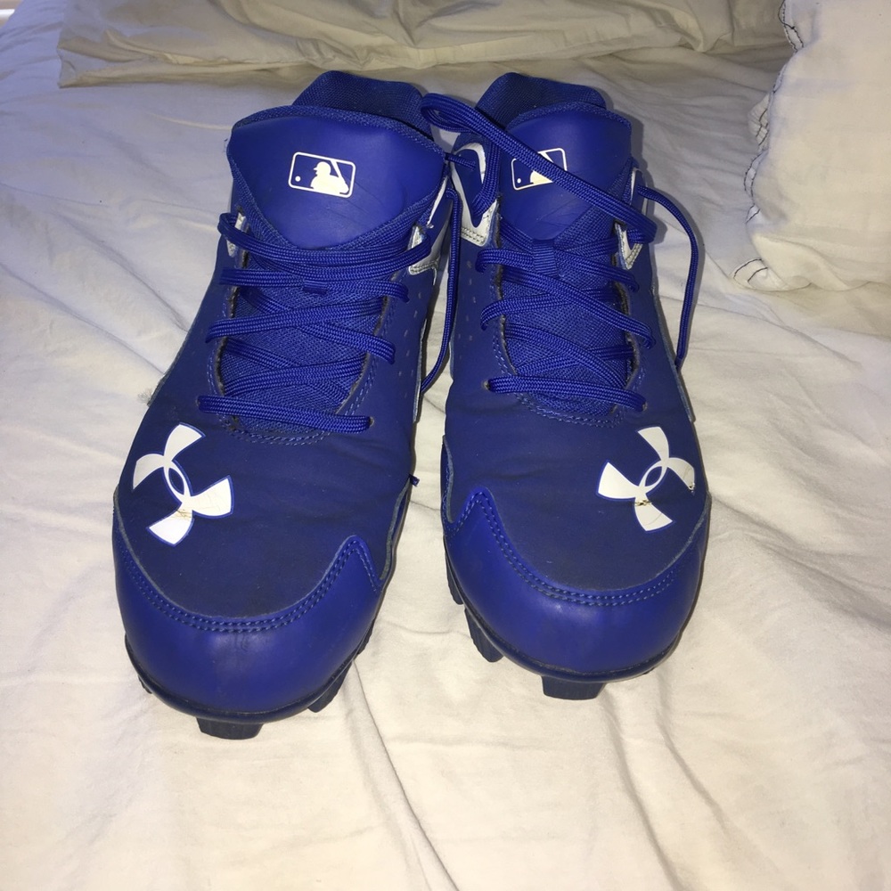 Baseball cleats