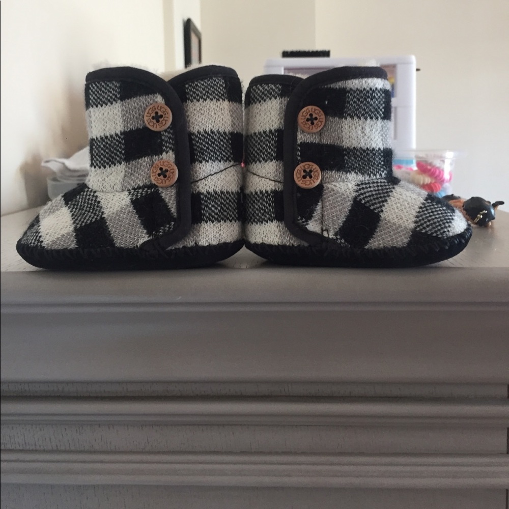 Baby Uggs - Size US 0/1. Never worn!