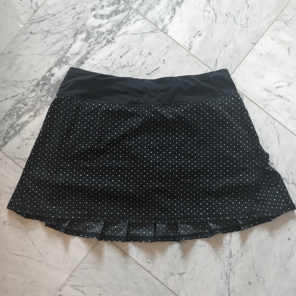Lululemon skirt size 8 tall.  circuit breaker