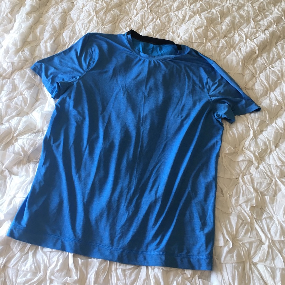 Lululemon mens athletic top size LARGE