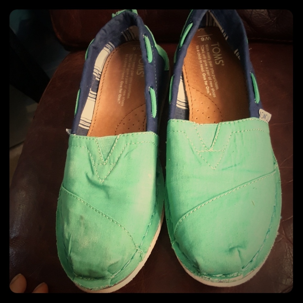 Toms slip ons