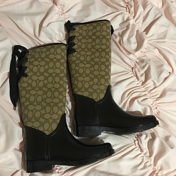 Coach rain boots ☂️🌂 - Picture 3 of 8