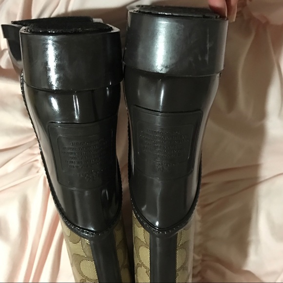 Coach rain boots ☂️🌂 - Picture 4 of 8