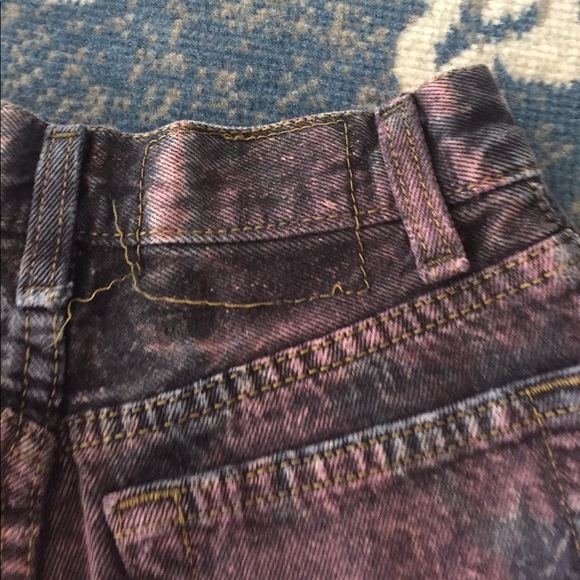 Levi multicolor shorts - Picture 3 of 3