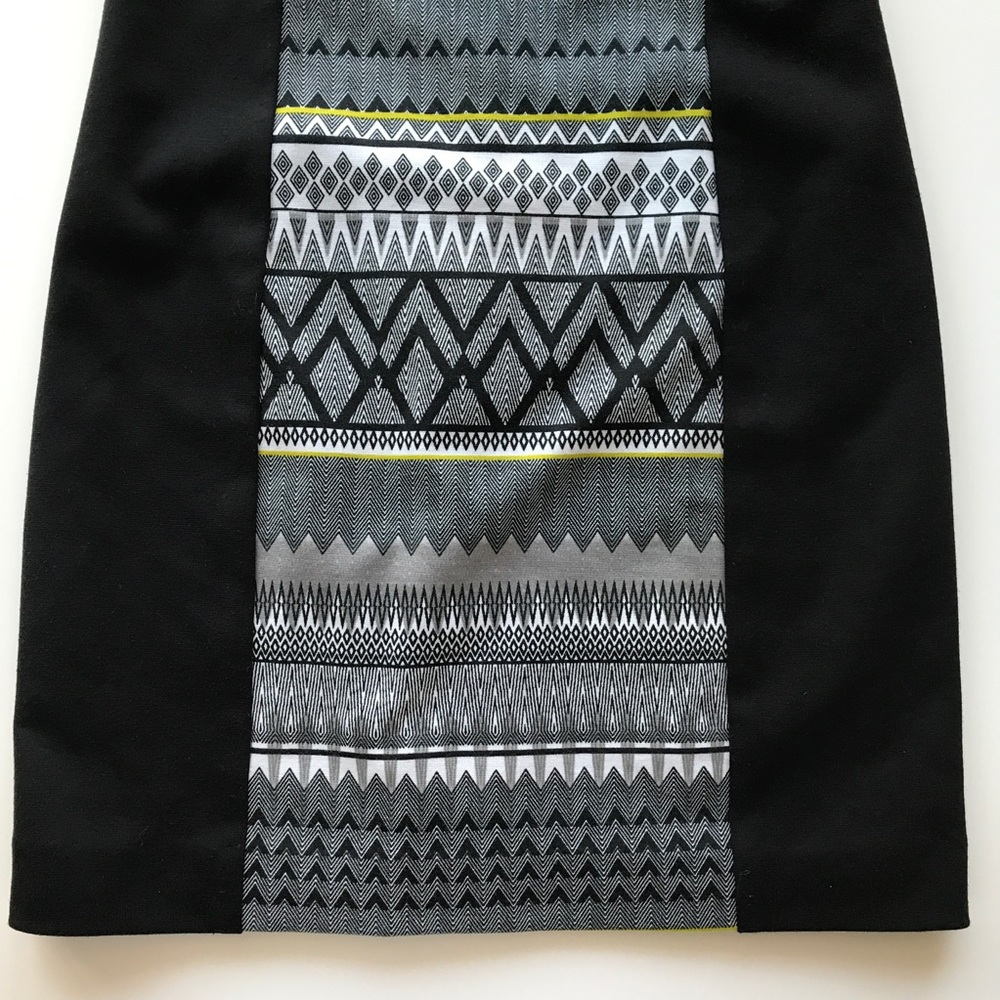 Trina Turk Darcy Short Sleeve Printed Sheath Dress - Picture 4 of 6