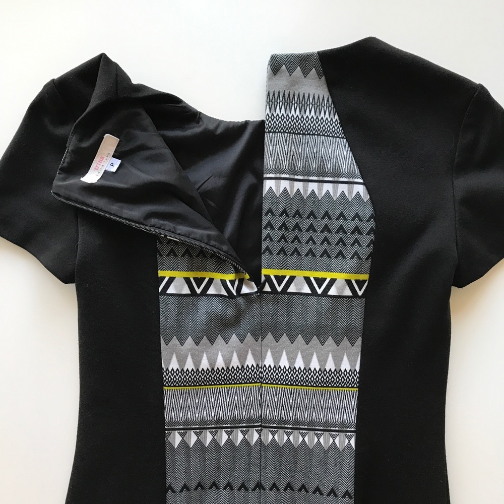 Trina Turk Darcy Short Sleeve Printed Sheath Dress - Picture 5 of 6