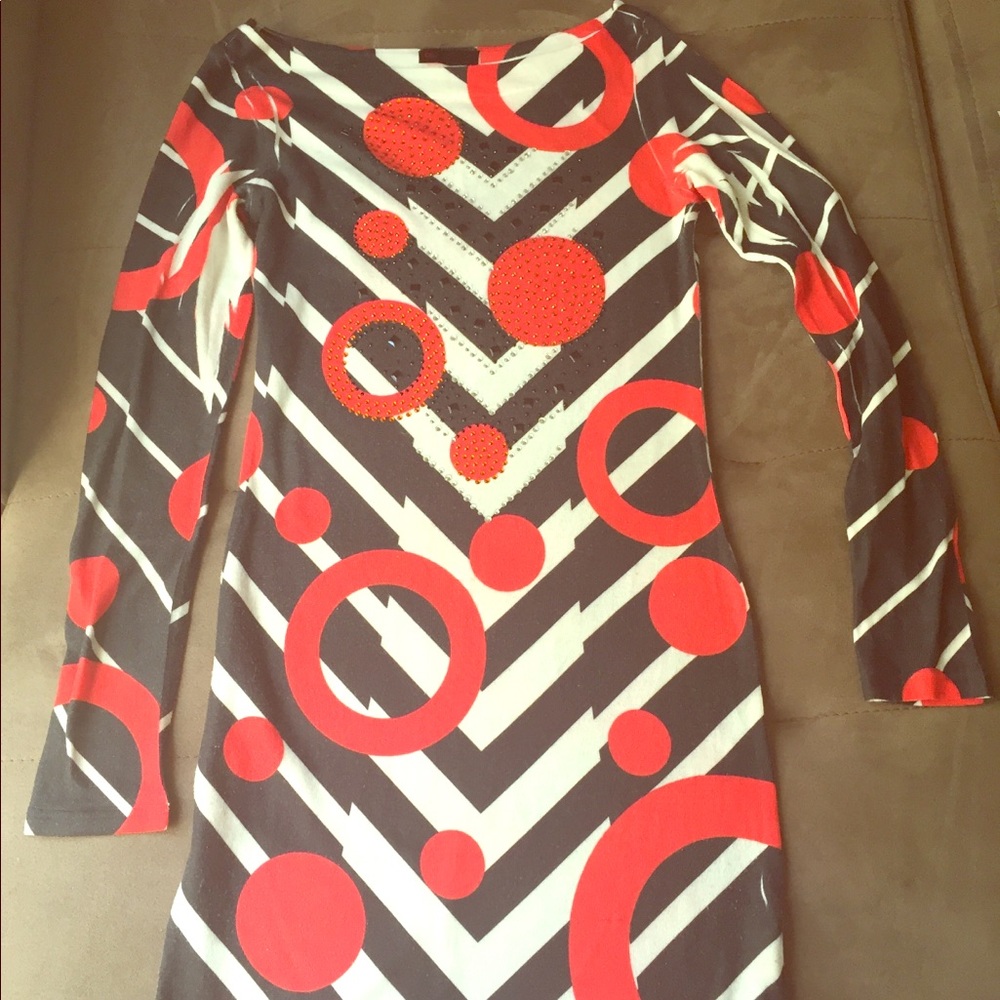 Red/black/white abstract pattern dress/tunic