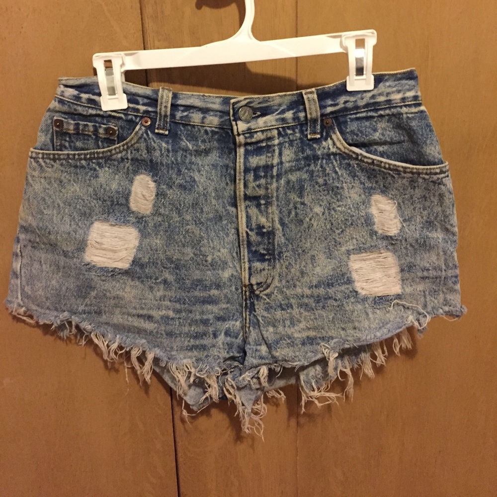 UO Levi's destroyed acid wash Denim Short