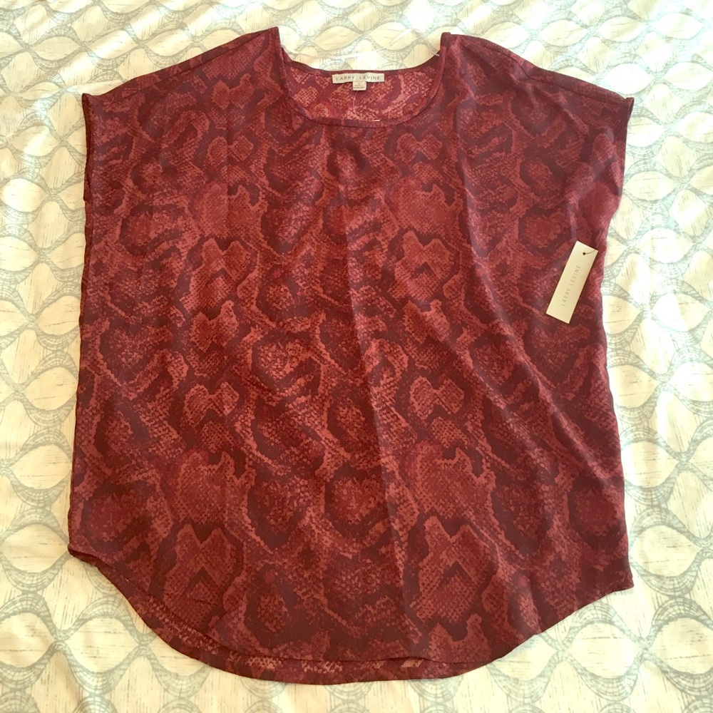 NWT! Size small burgundy top