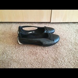 Puma flats