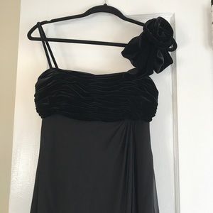JS Collections long evening dress, black, size 4 JS Collections long evening dress, black, size 4