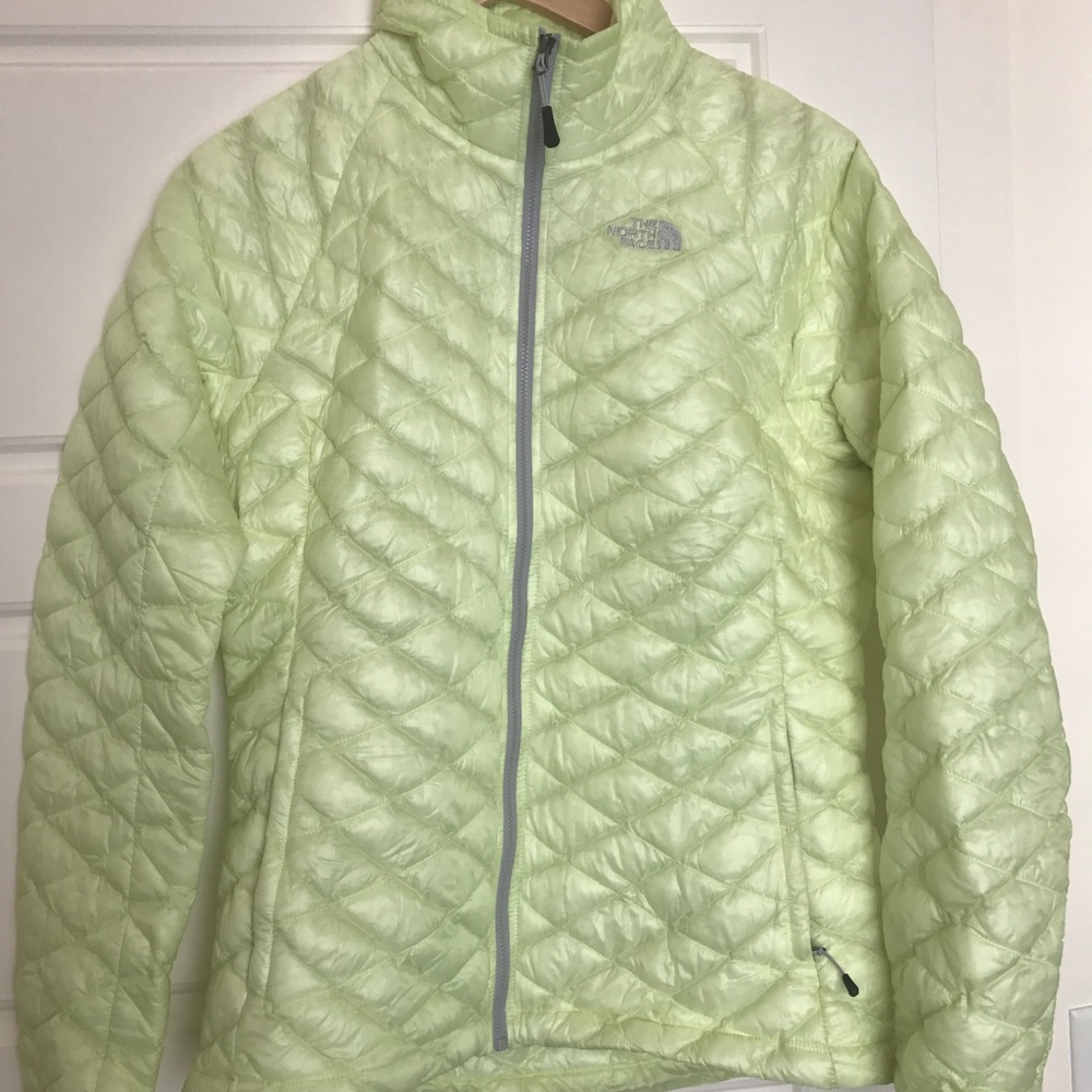 North face puffer coat. Size medium