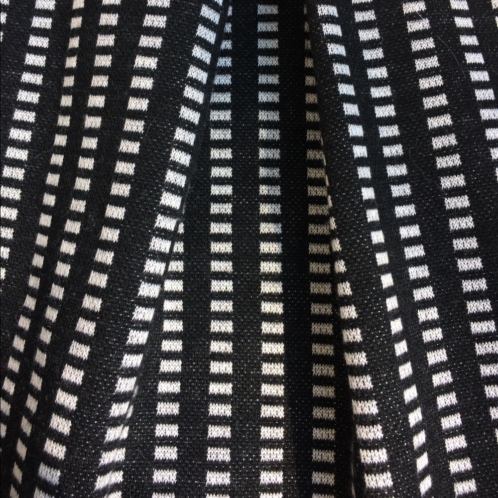 Pleated skirt - Picture 2 of 3