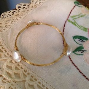 Pearl and gold toned bracelet