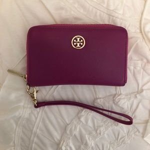 FLASH SALE!! Tory Burch Robinson wallet
