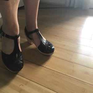 Hasbeens Swedish leather clogs Hasbeens Swedish leather clogs