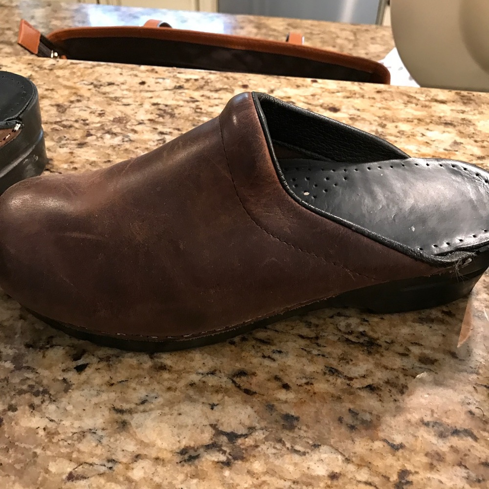 Dansko size 40- brown clogs