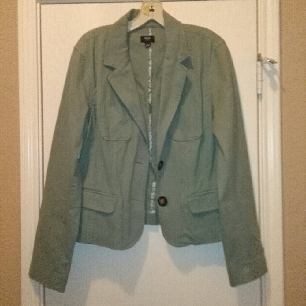 Women's light weight army green jacket