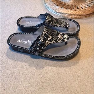 Algeria size 39 thong slip on