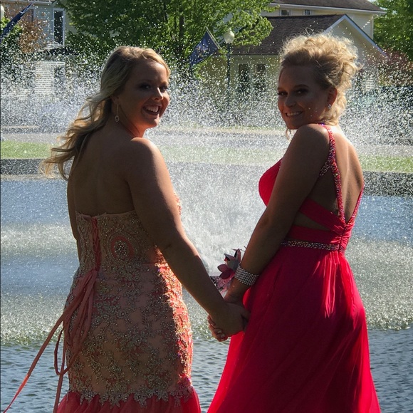 2017 PROM DRESS!!!💄💃🏼 - Picture 4 of 4