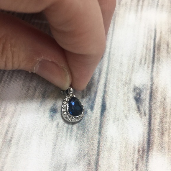 Chloe and isabel “sapphire” necklace - Picture 4 of 6
