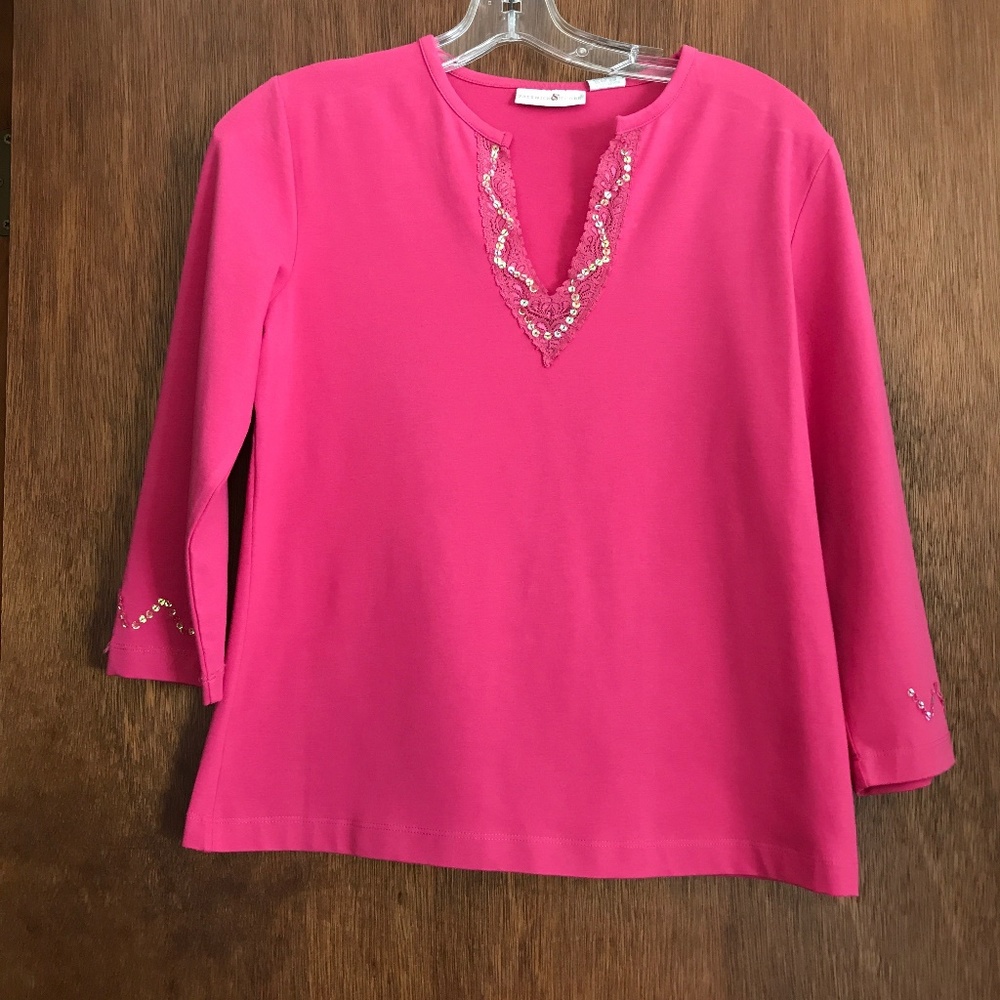 Top - V-neck with iridescent sequin trim - small