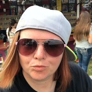 Meet your Posher, Teista