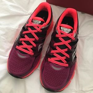 ✨ BNIB Saucony Zealot ISO Running Shoes Sz 8