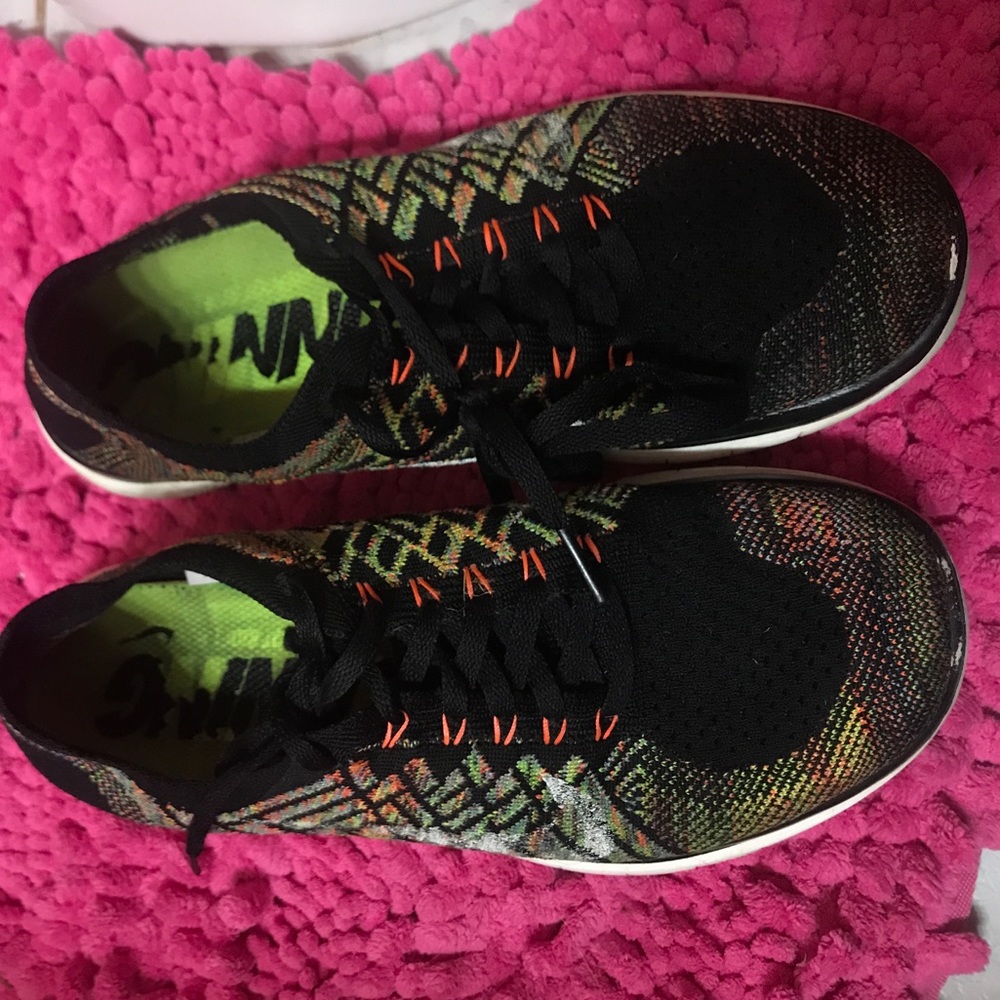 Nike flyknit free runs 4.0