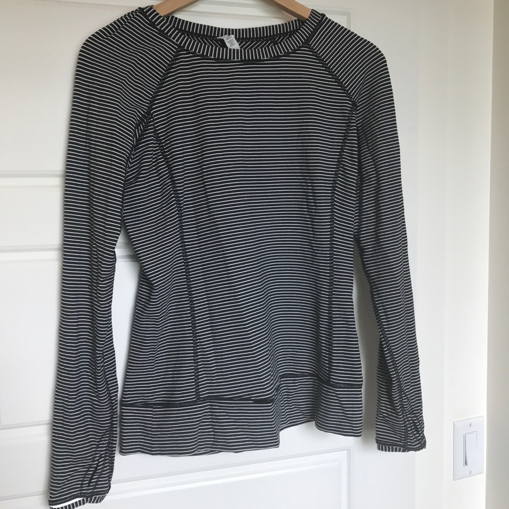 Lululemon size 8 long sleeve