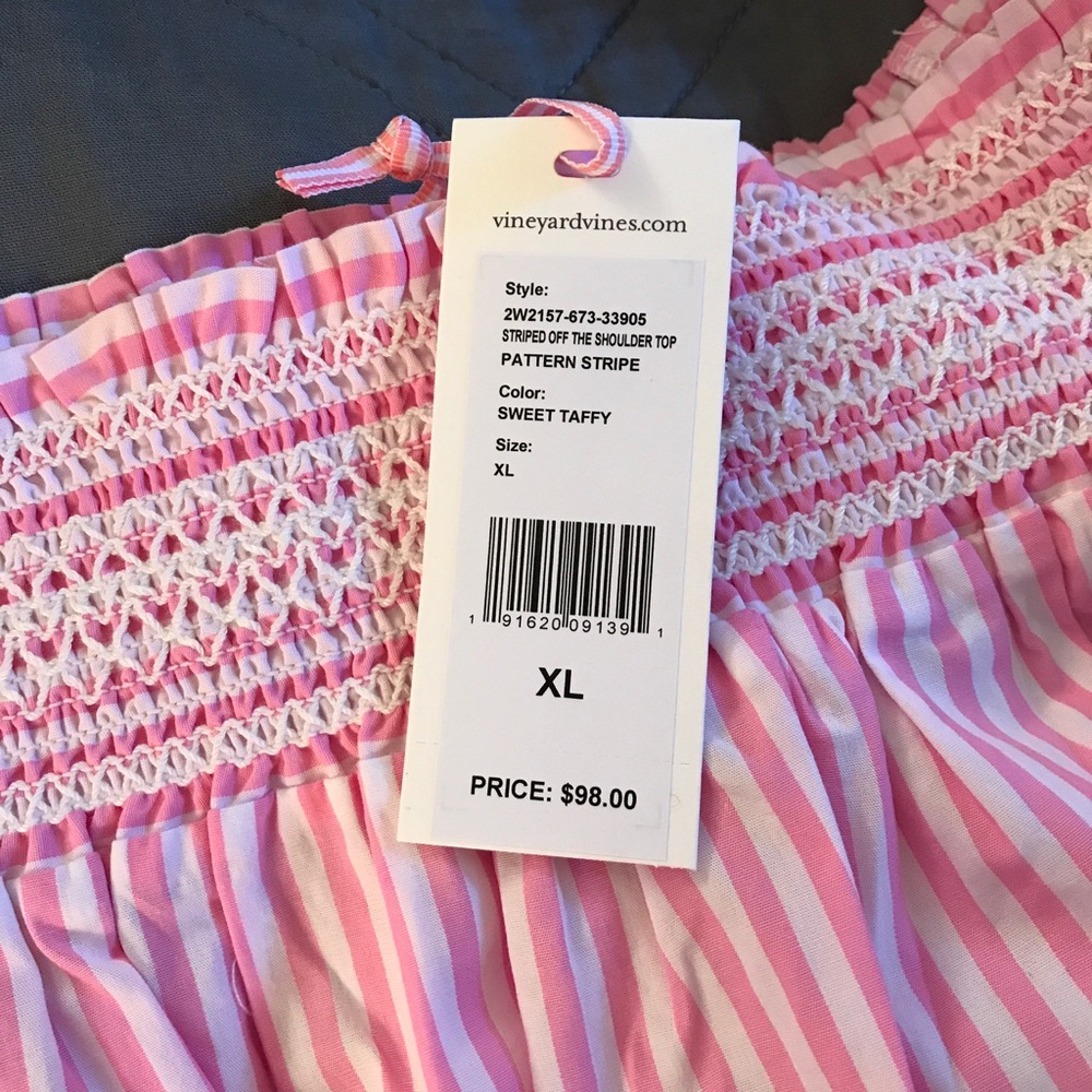 New with Tags, off the shoulder Vineyard Vines Top