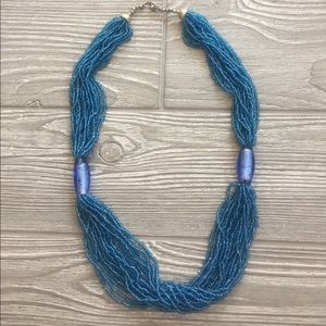 Blue beads chunky necklace.