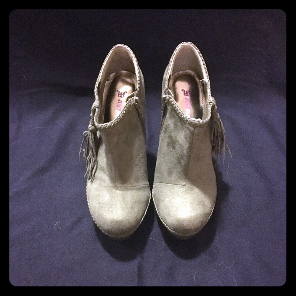 *BRAND NEW* Gray Just Fab high heel booties