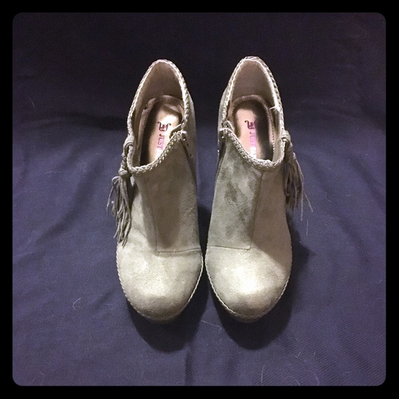 *BRAND NEW* Gray Just Fab high heel booties - Picture 1 of 4
