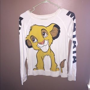 very cute "hakuna matata" shirt from disney!! 😍