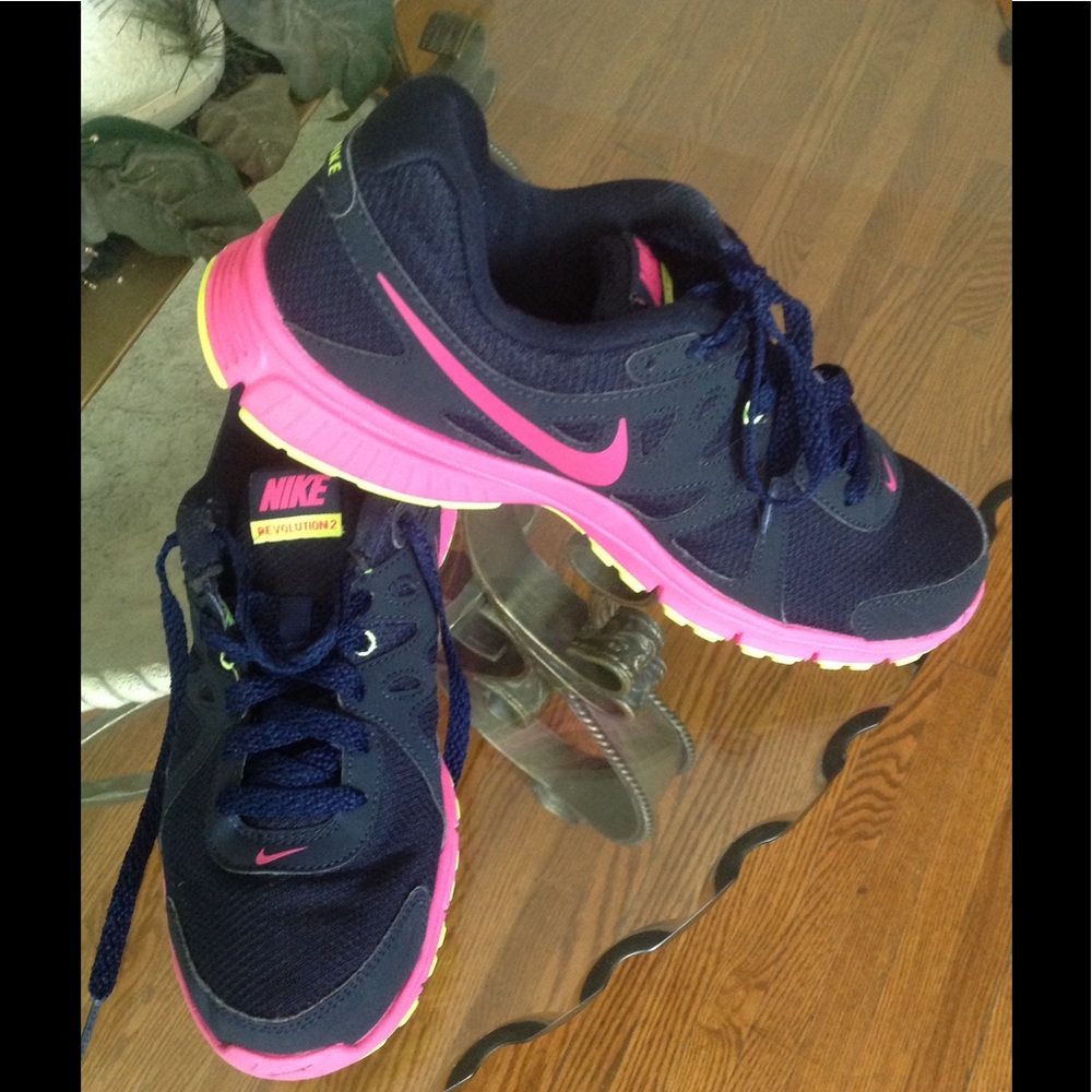 Nike Revolution 2