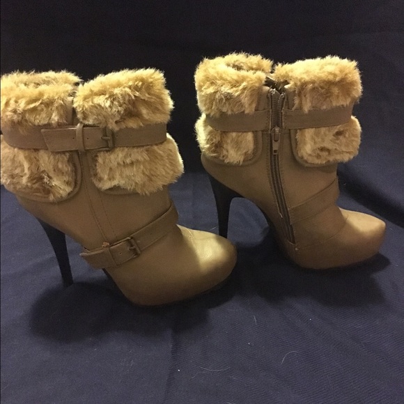 *BRAND NEW* Taupe fur trimmed high heeled Booties - Picture 2 of 4